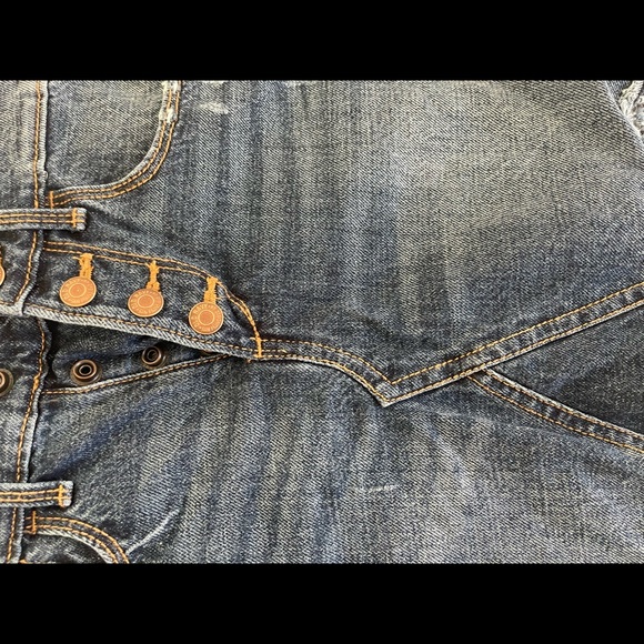 Never worn. Girls frayed button up jean skirt from OLD NAVY! - Picture 5 of 7